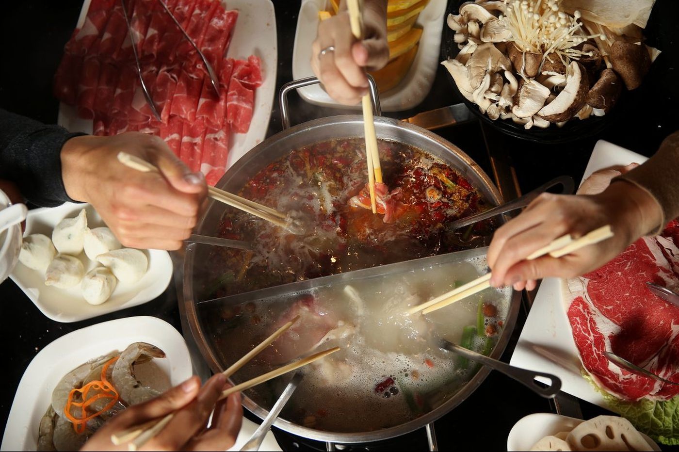 Dich vu giao lau tan nha no ro o Trung Quoc vi dich benh hinh anh