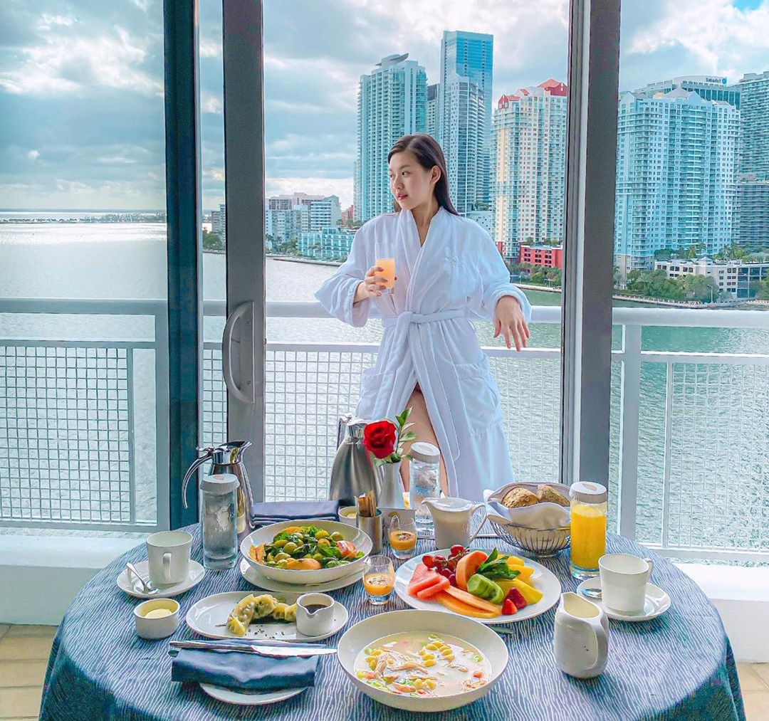 rich kid viet du lich o dau anh 3