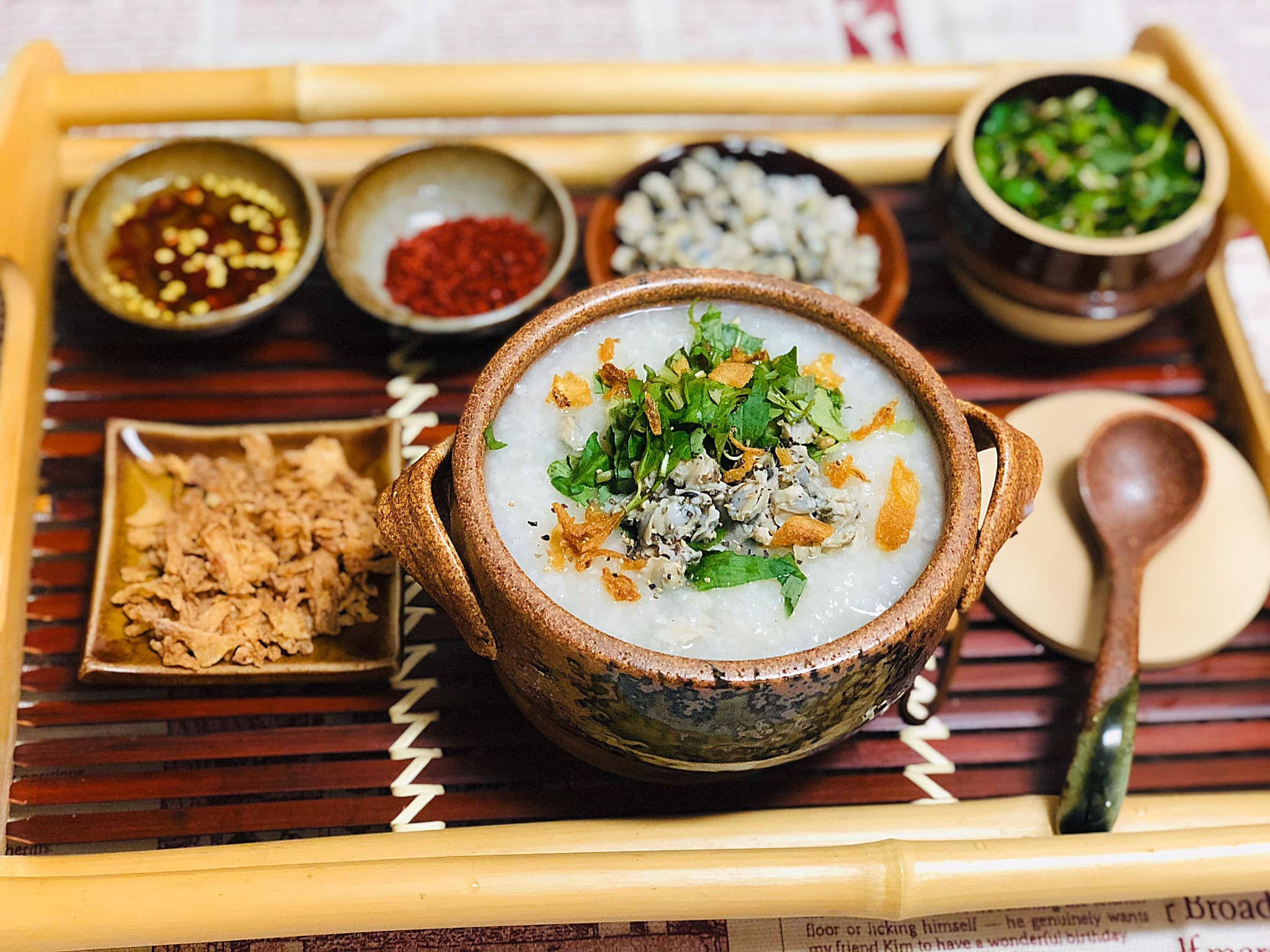 Banh canh gio heo va cac mon nen an tai nha trong mua dich hinh anh