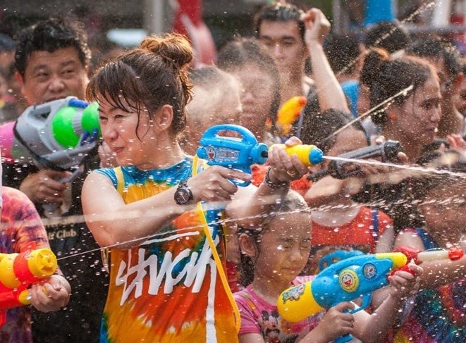 Thai Lan huy bo le hoi te nuoc o nhieu tinh de phong dich Covid-19 hinh anh