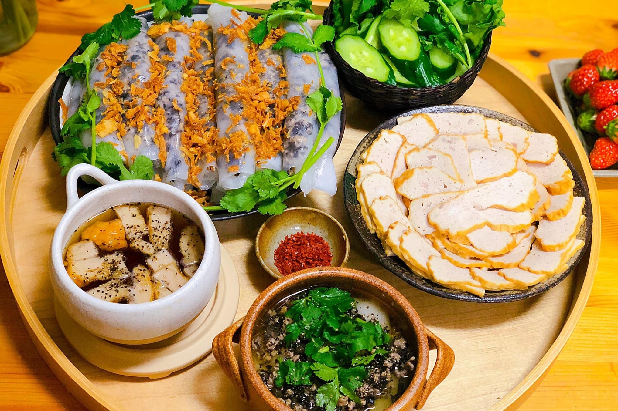 Banh cuon va 6 mon banh thuan Viet doi bua hang ngay hinh anh