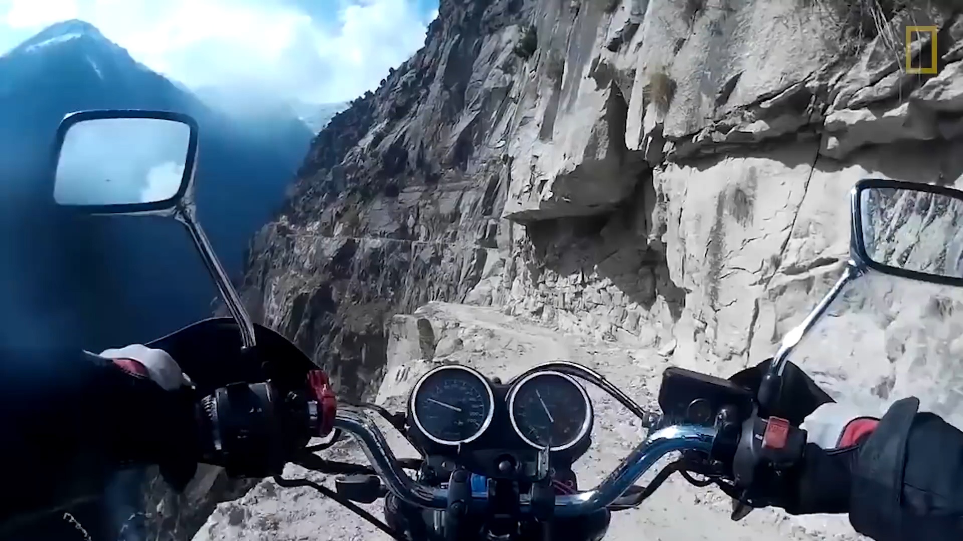 Phuot thu lai motor tren day Himalaya, di qua vuc tham hinh anh