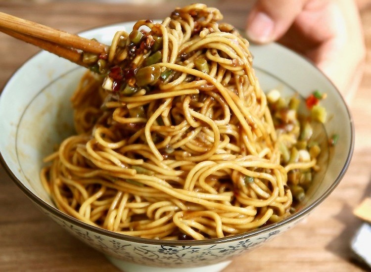 Mi tron cay - mon an sang dac trung o Vu Han hinh anh