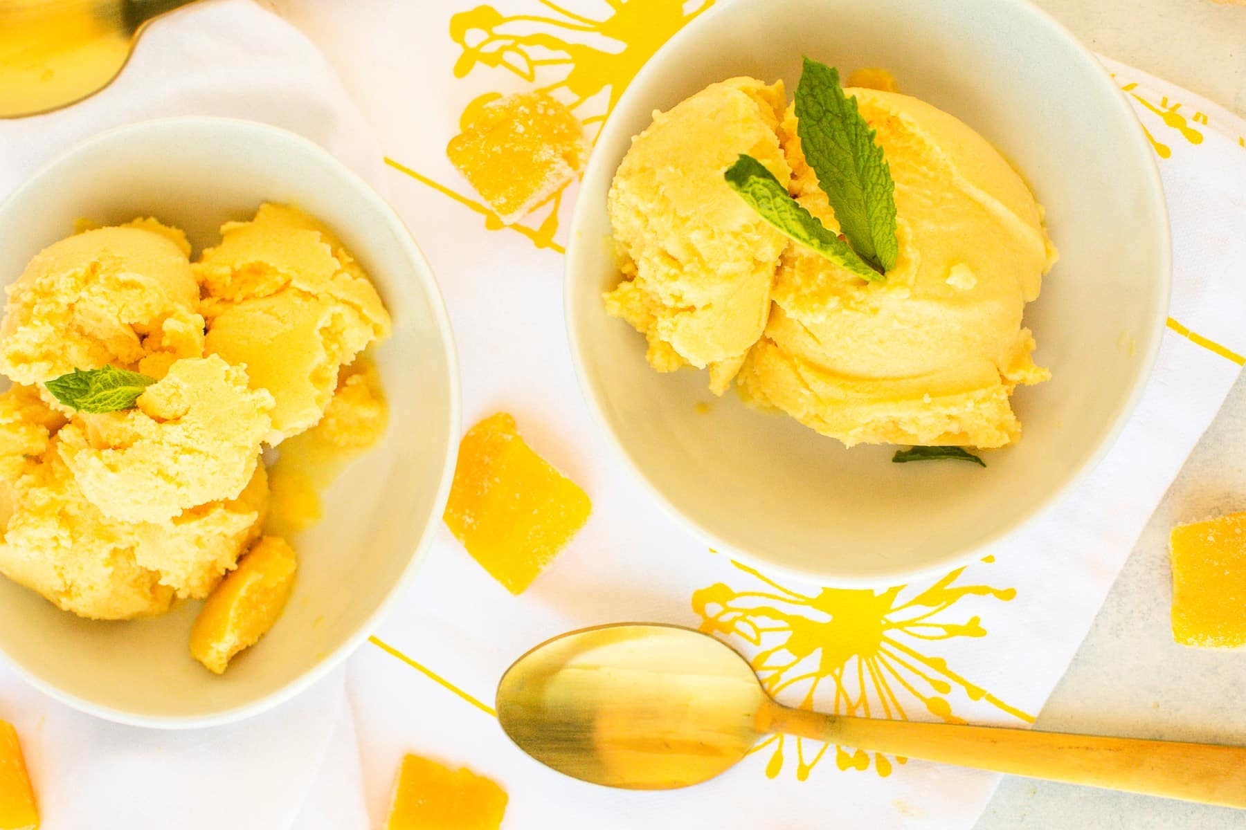 Cach lam kem xoai mem min khong can may hinh anh