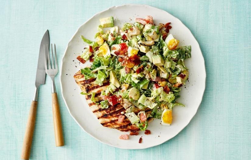 Lam salad luon ga tron trai cay cho bua an ngay nang nong hinh anh