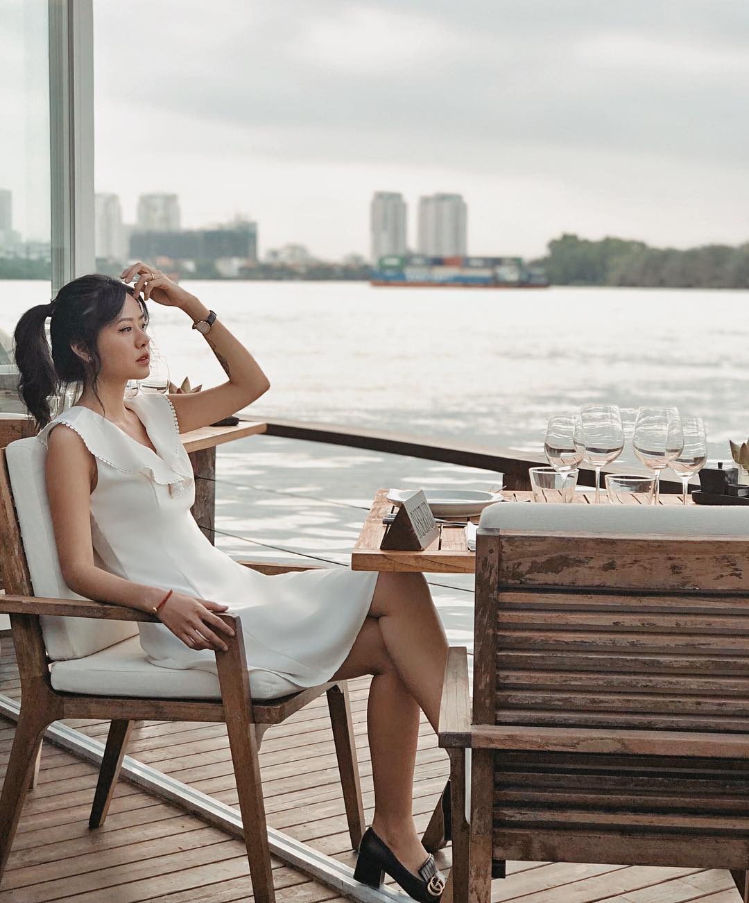 quan ca phe ven song anh 2