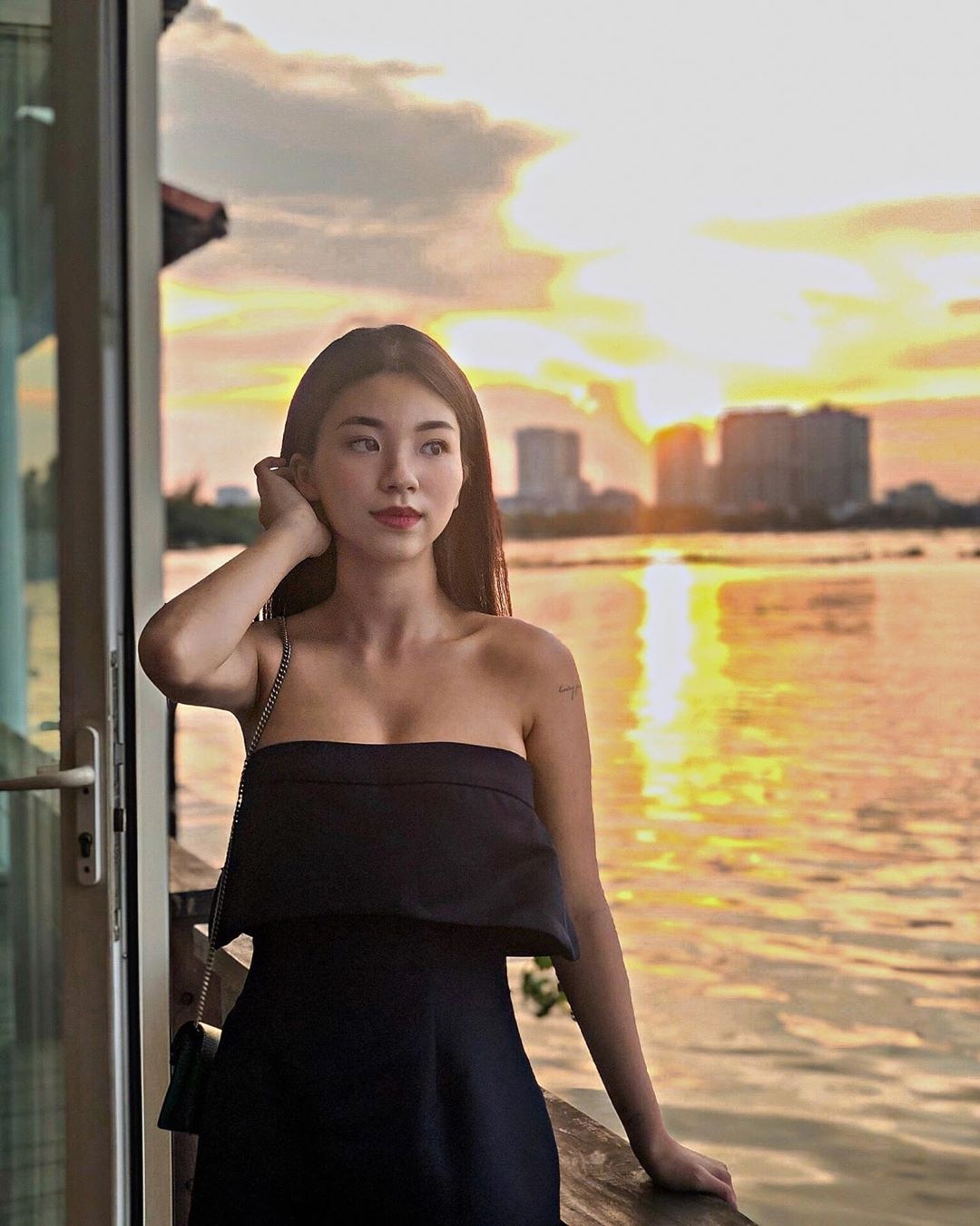 quan ca phe ven song anh 1