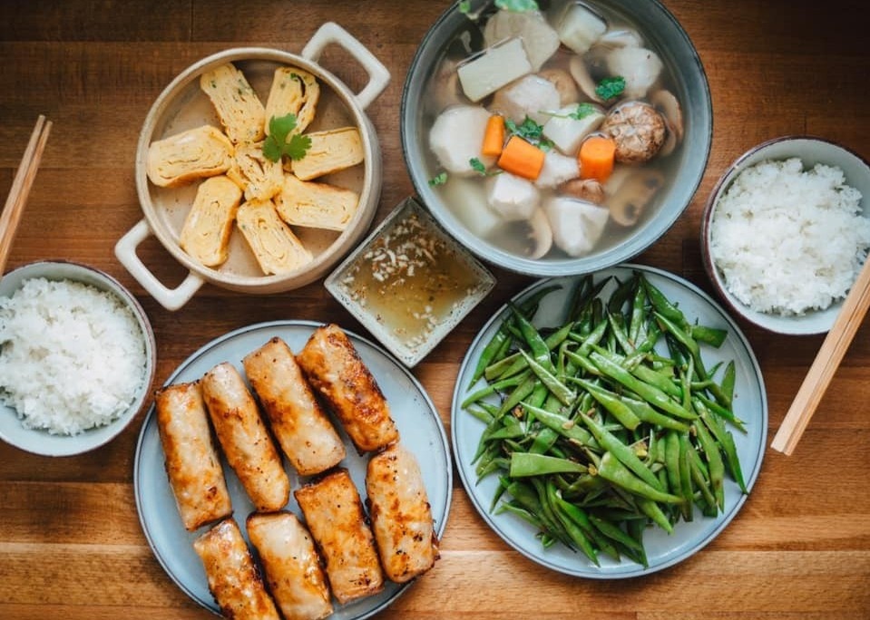 Mam com hang ngay cua gia dinh 3 nguoi Viet o Duc hinh anh