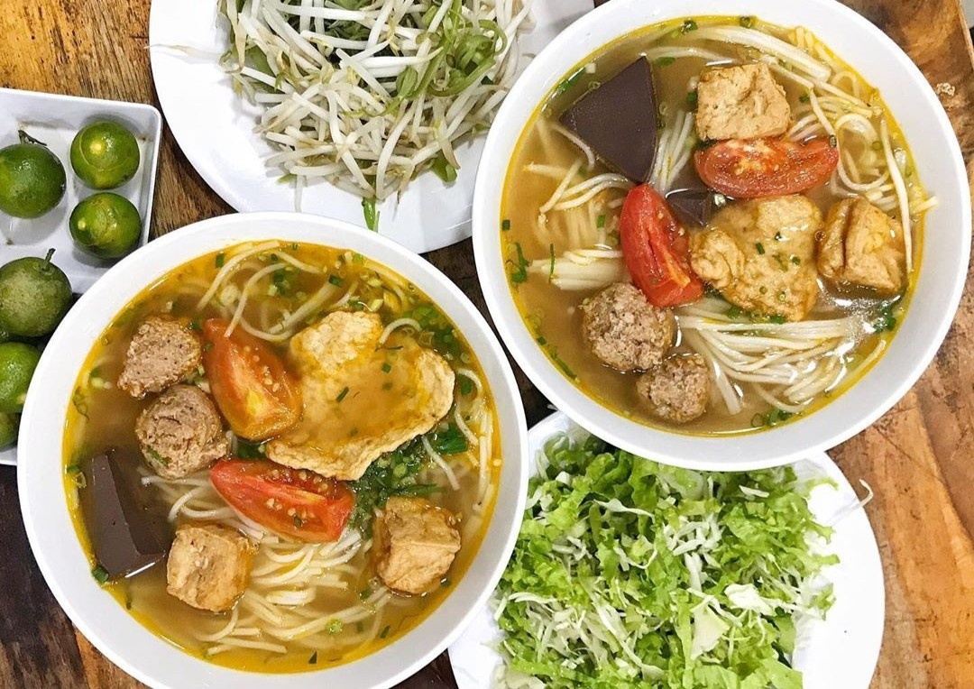 4 hang bun rieu cho bua xe chieu o TP.HCM hinh anh
