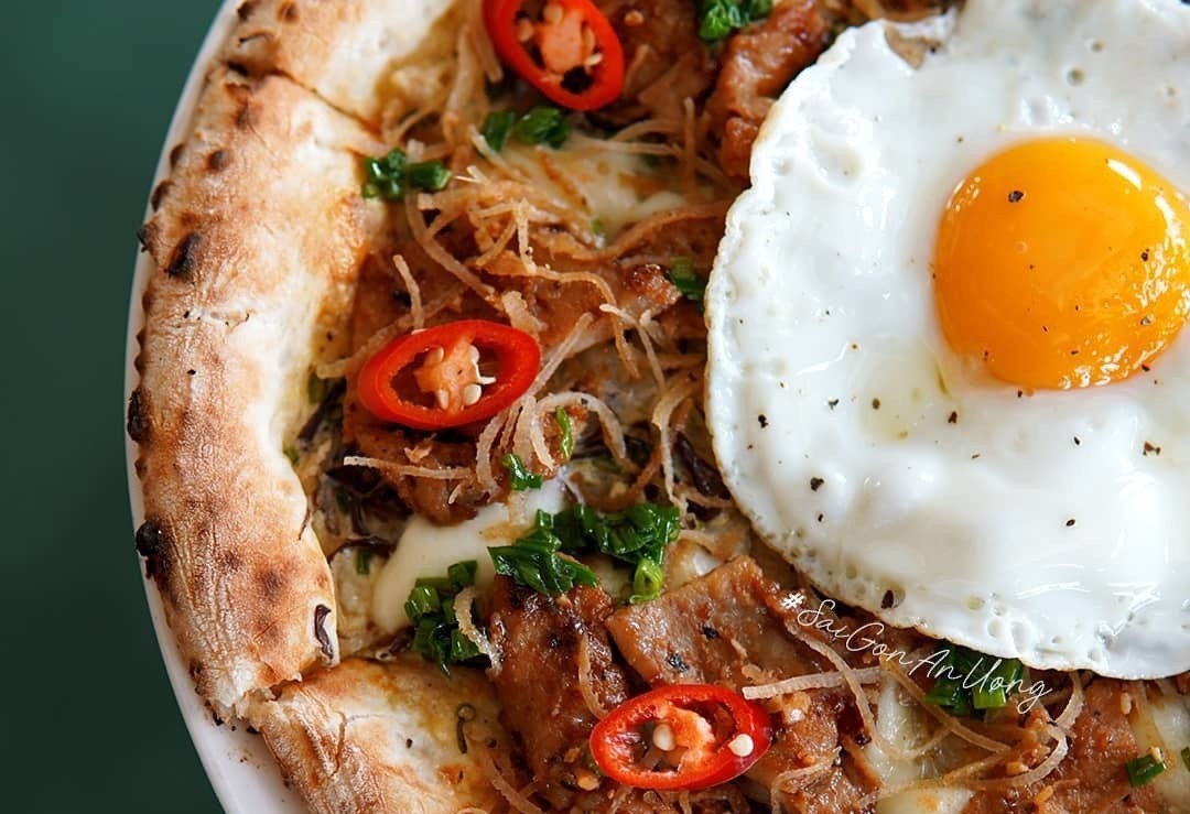 Pizza com tam va 3 mon Viet duoc bien tau hinh anh