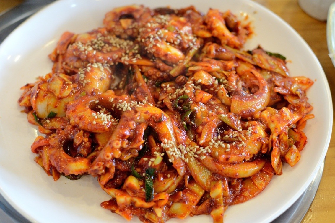 Lam bach tuoc sot cay trong ngay troi se lanh hinh anh