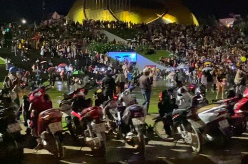 Dong nguoi do ve Da Lat dip Trung Thu hinh anh