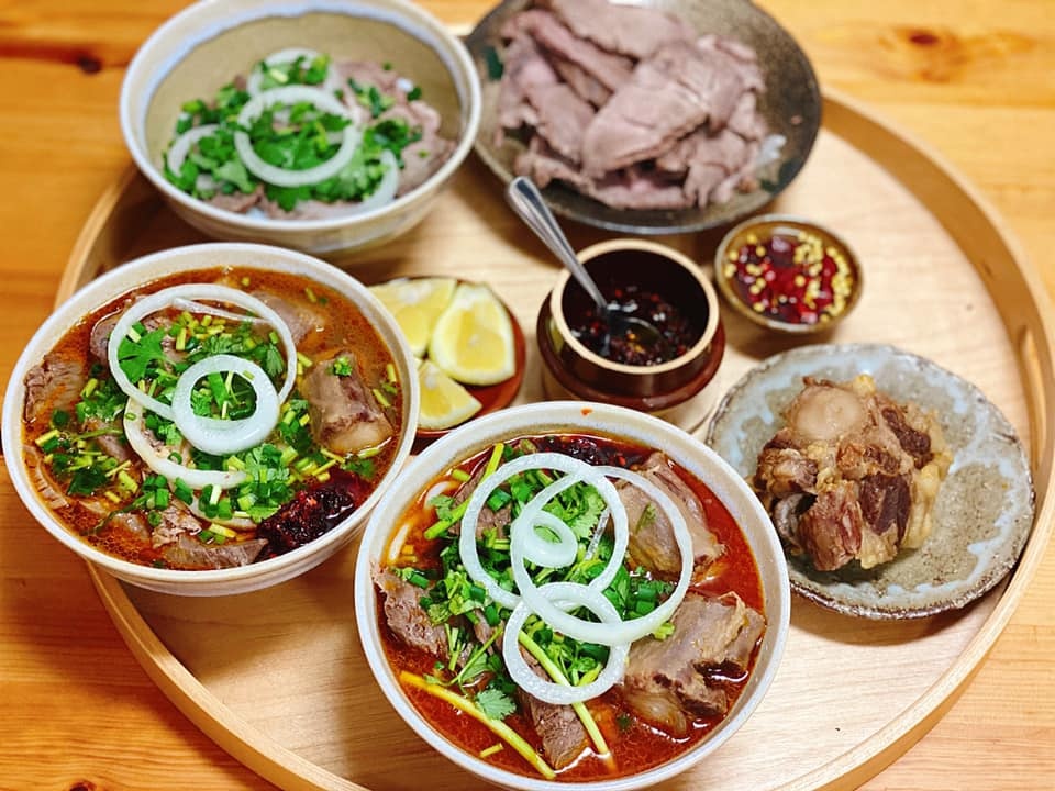 Tu tay lam bun, pho cho bua sang hinh anh