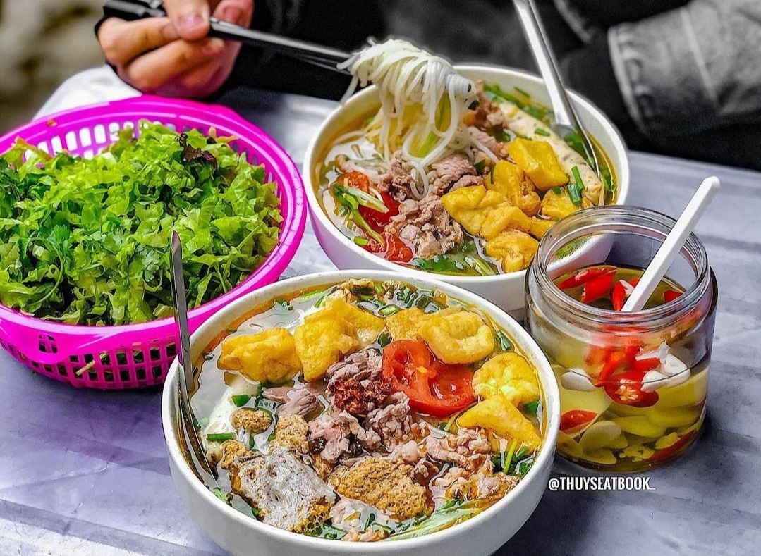 An bun rieu ngay Ha Noi tro lanh hinh anh