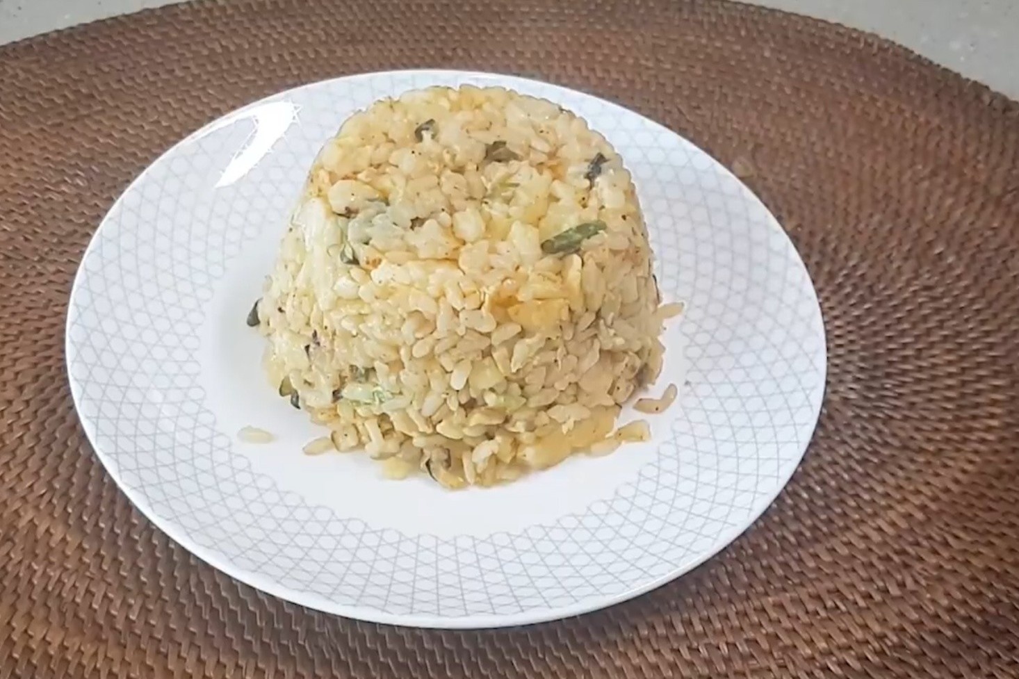 Video com chien trung hut ca tram trieu luot xem hinh anh