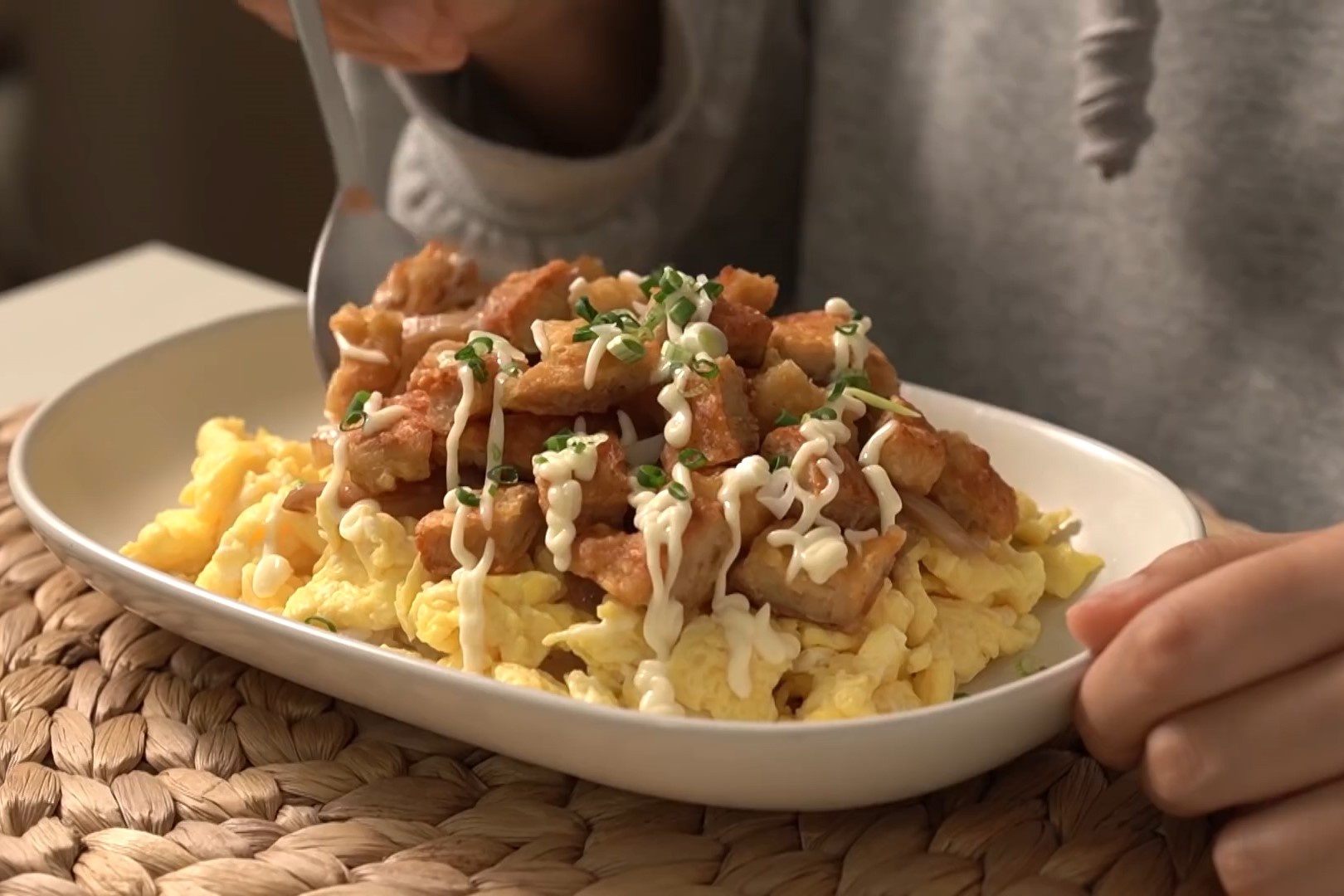 Hoc lam com trung chung ga vien kieu Han hinh anh