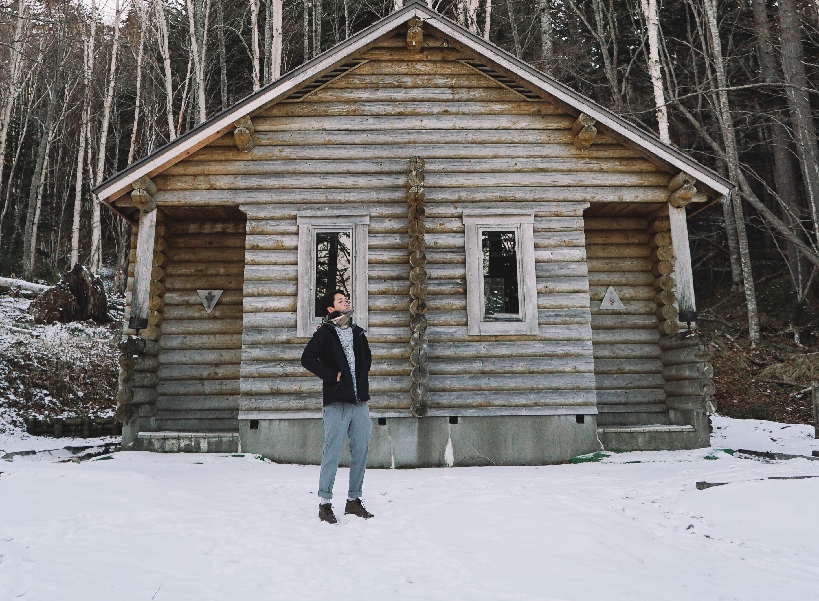 Ngoi lang phu tuyet trang o vung lanh nhat Nhat Ban hinh anh