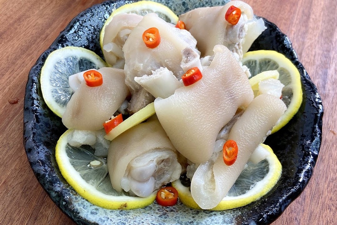 Chan gio ngam chua cay doi vi ngay Tet hinh anh