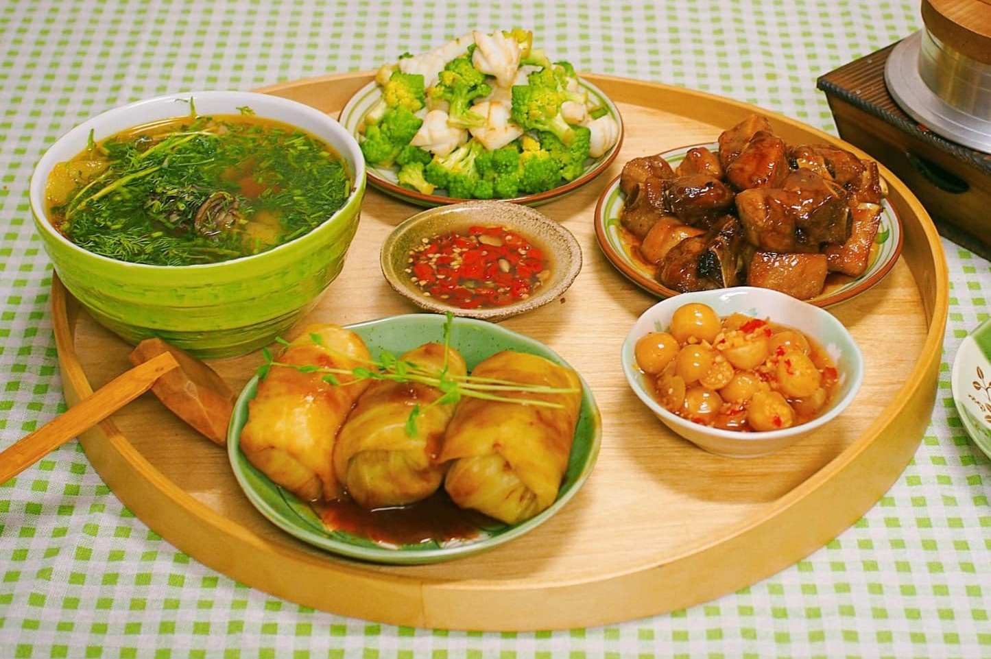 Cac mon thay doi mam com Tet truyen thong hinh anh