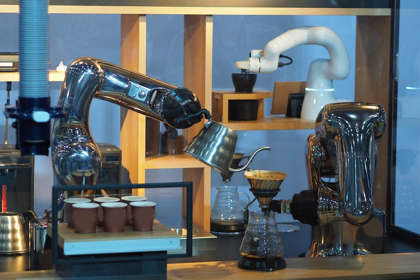 Tiem ca phe tu dong hoa dau tien tren the gioi hinh anh