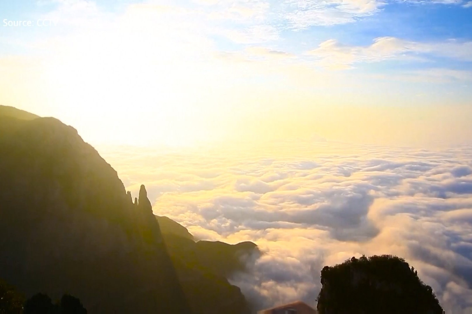 Bien may bao phu Van Dai Son hinh anh