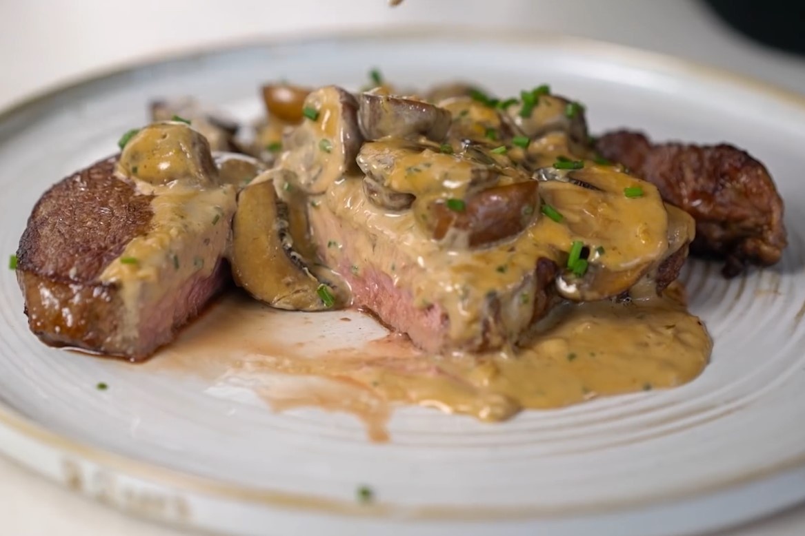 Hoc lam bit tet sot kem nam chuan nha hang hinh anh