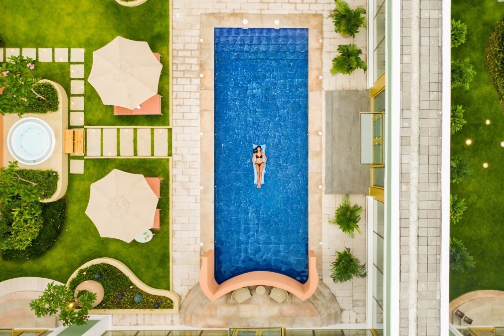 Ben trong biet thu gia 20.000 USD/dem o Philippines hinh anh