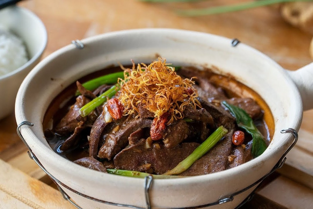 Meo khu mui va che bien gan heo ngon hinh anh