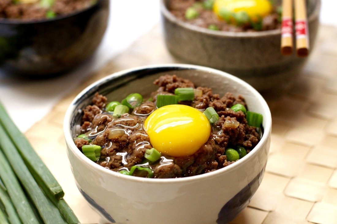 Cach lam com thit bo kieu Nhat hinh anh
