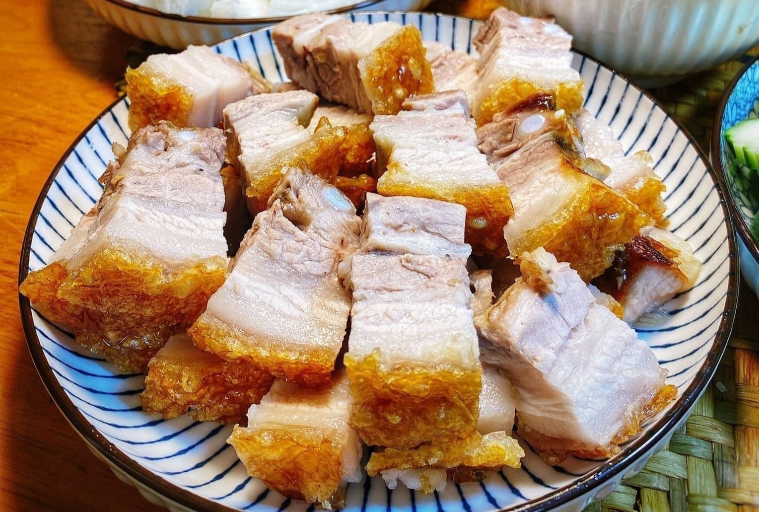 Che bien ba chi heo quay gion bi bang noi chien khong dau hinh anh