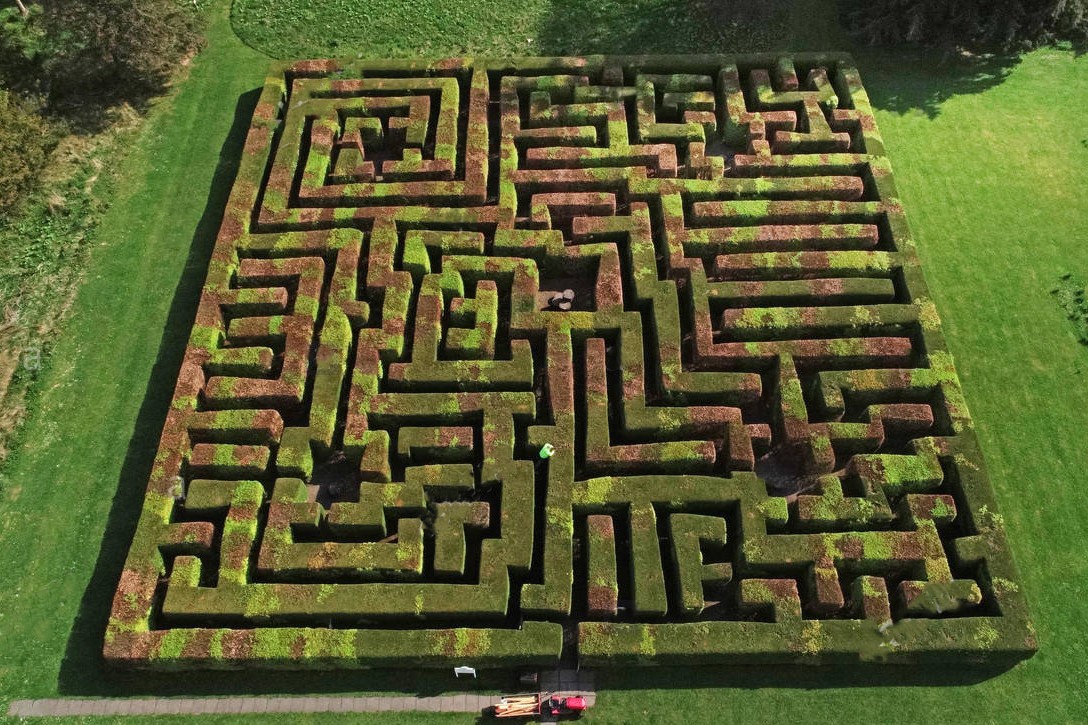 Me cung lon nhat Scotland mo cua don khach hinh anh