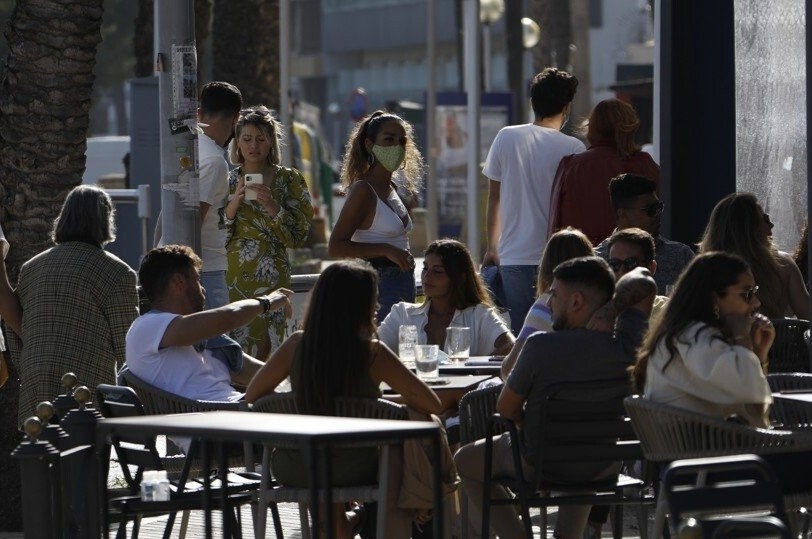 Quoc gia chau Au tang tien cho du khach da tiem vaccine hinh anh