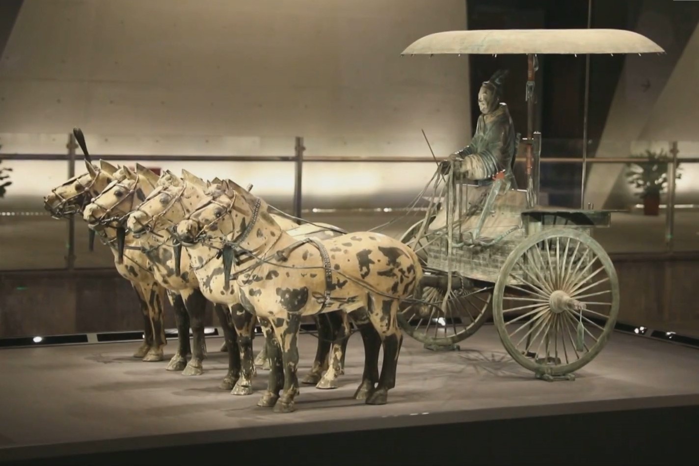 Co xe ngua hon 2.000 nam tuoi trong lang Tan Thuy Hoang hinh anh