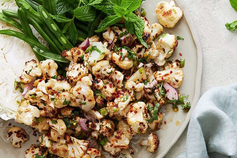 Lam salad bong cai trang dam da cho bua toi hinh anh