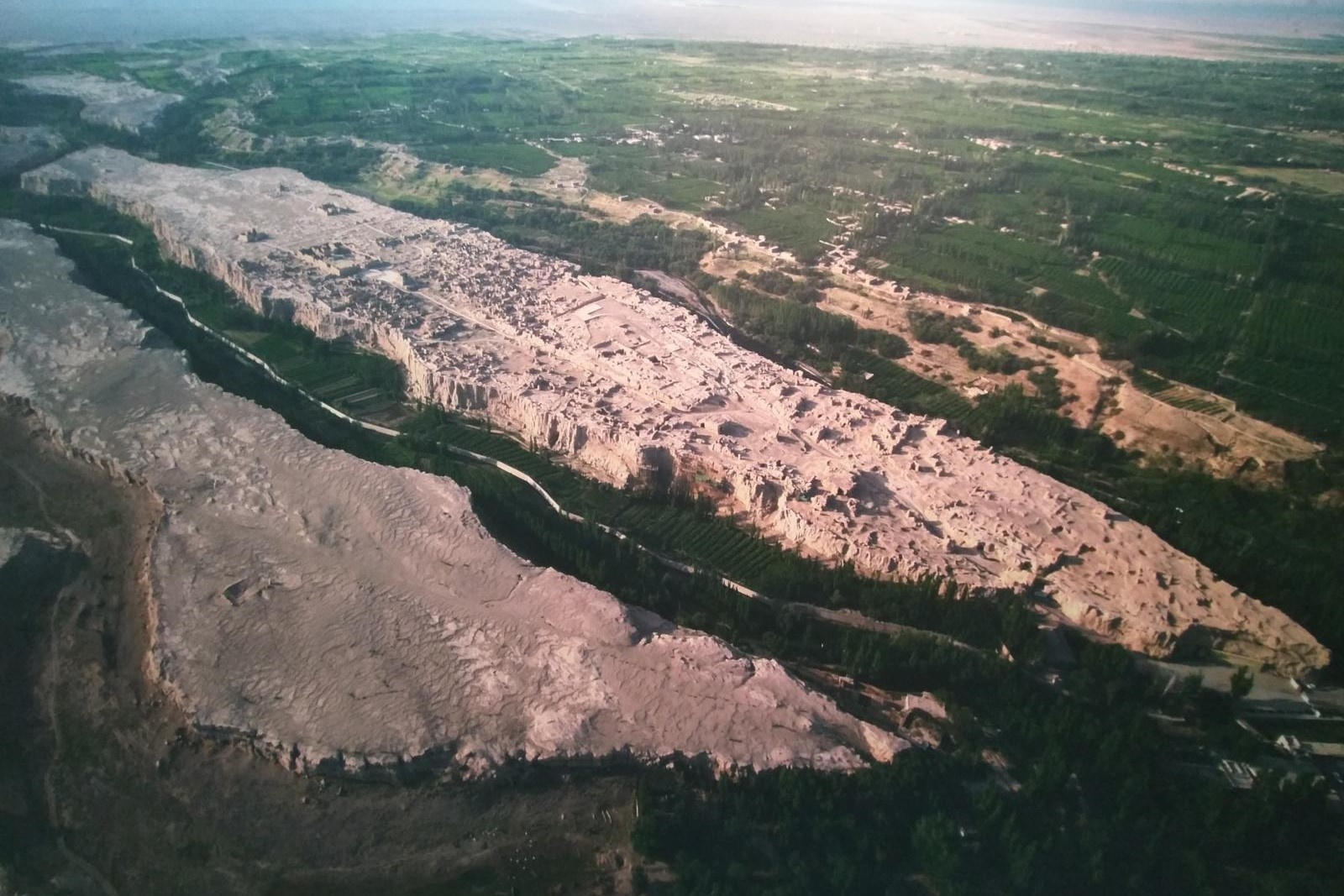 Thanh co hon 2.000 nam nam doc con duong to lua hinh anh