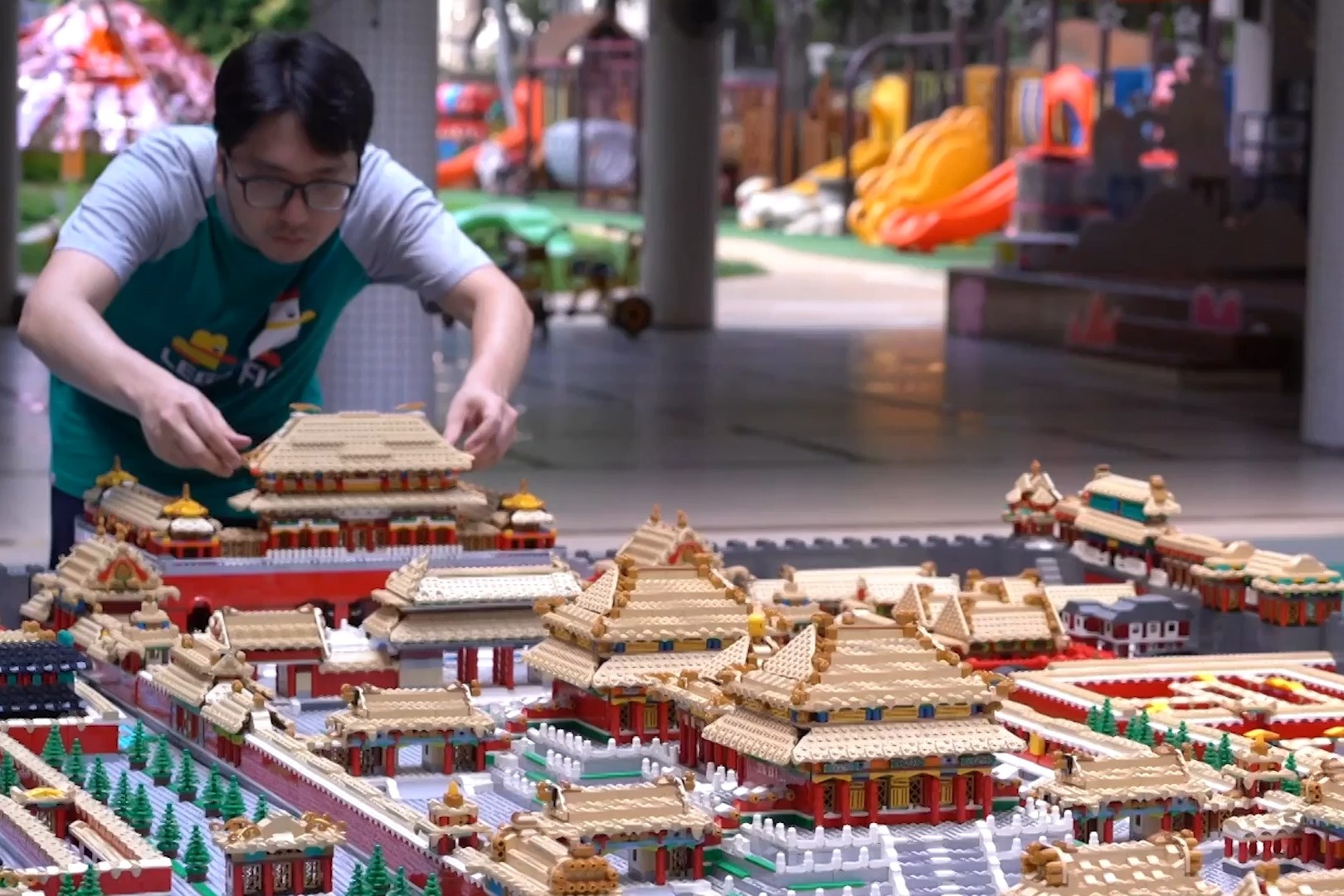 Mo hinh Tu Cam Thanh tu 700.000 manh ghep hinh anh