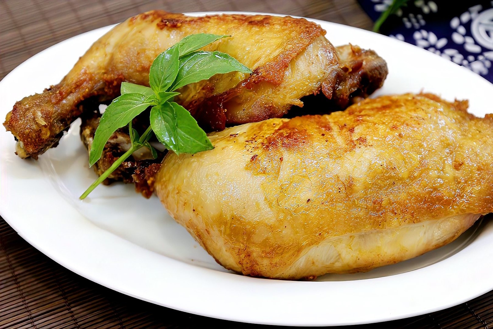 Dui ga uop toi chien gion cho bua toi hinh anh