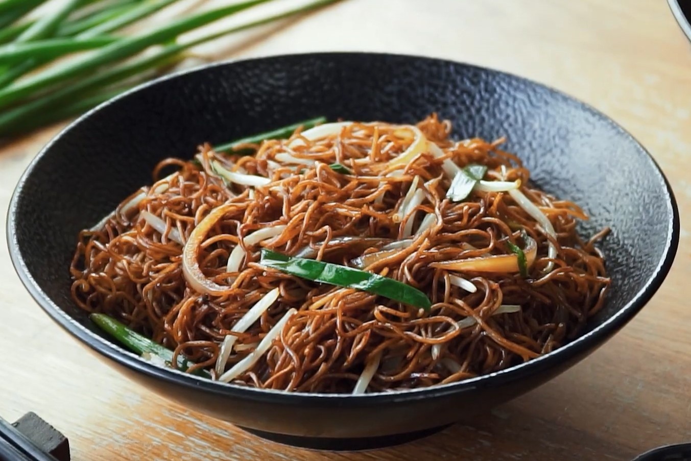 Mi xao gion sot xi dau cho bua sang hinh anh