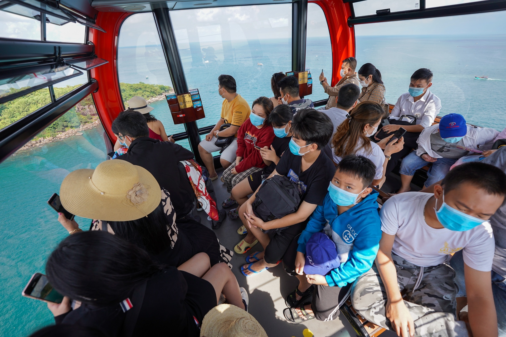 Phu Quoc tiem vaccine cho nguoi dan anh 1