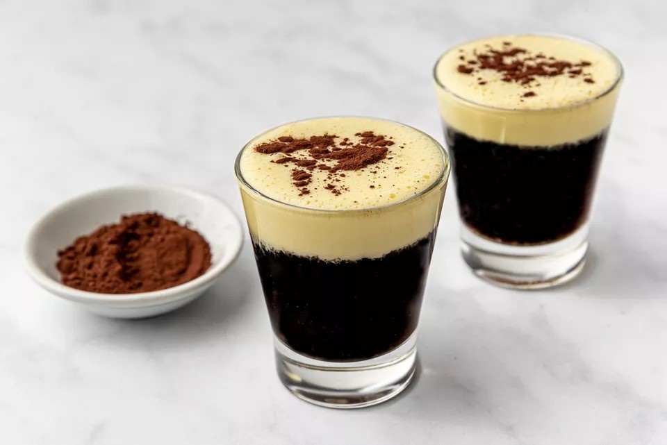 Cach pha ca phe trung don gian hinh anh