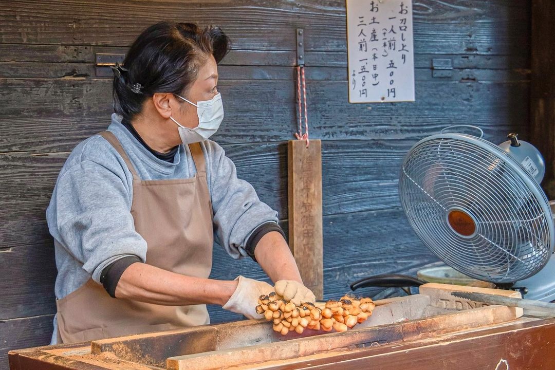 Tiem banh 1.000 tuoi o Nhat chi truyen nghe cho phu nu trong nha hinh anh