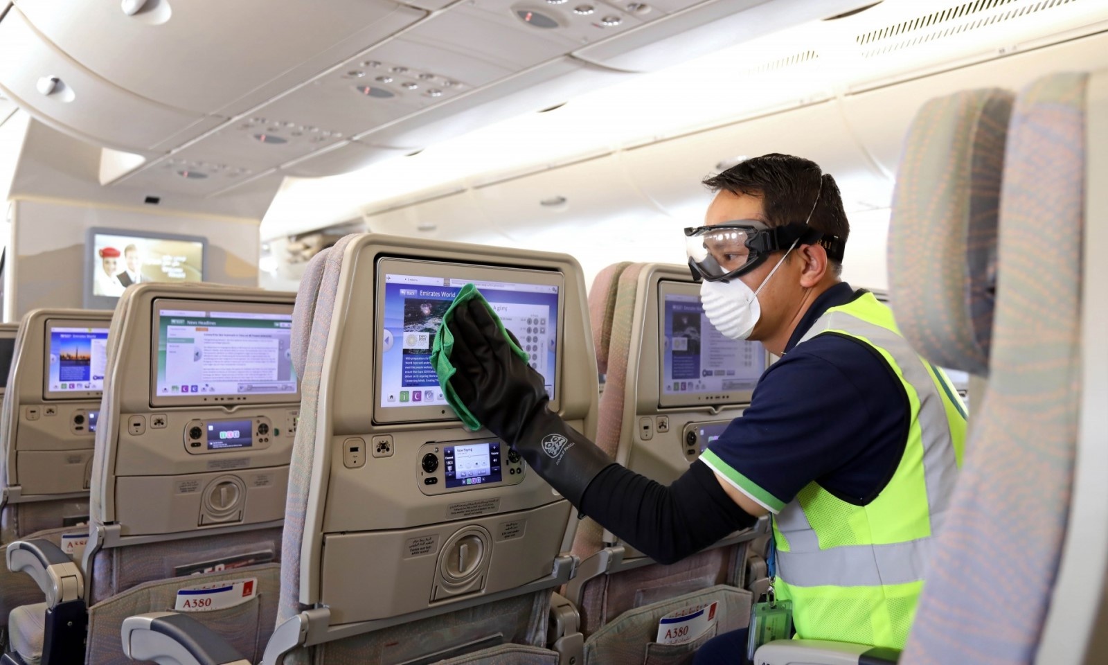 Cach hang khong Nhat ve sinh may bay mua dich hinh anh