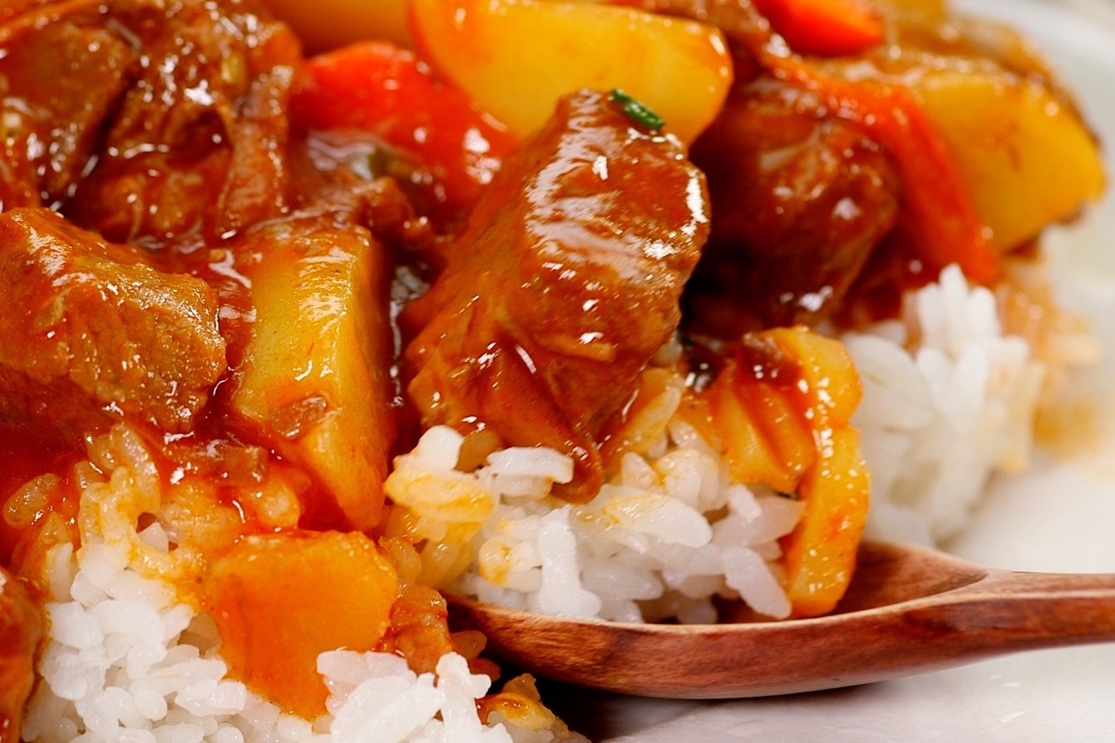 Bo ham ca chua hap dan cho bua toi hinh anh