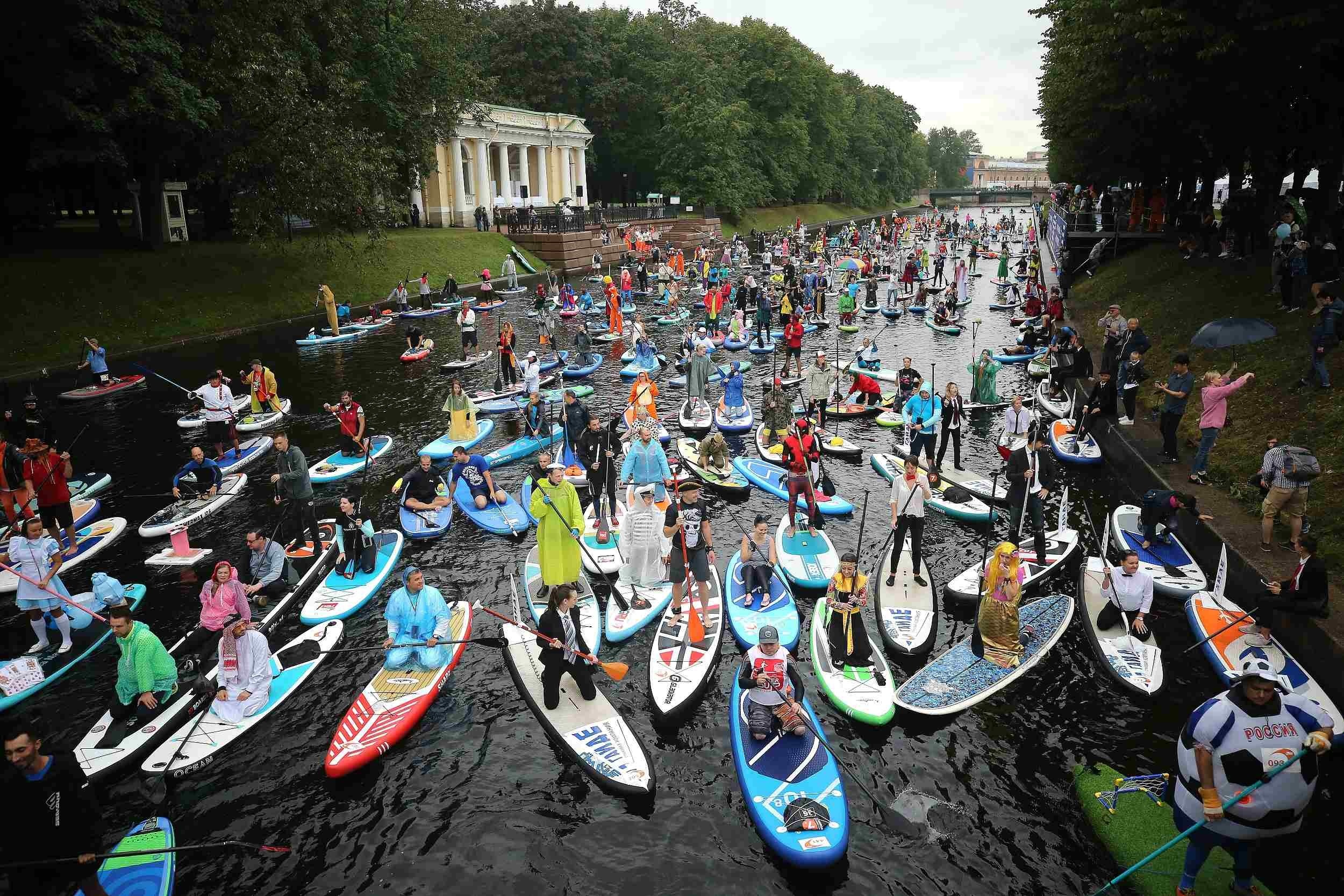 Hang nghin nguoi tham du le hoi cheo van dung o Nga hinh anh
