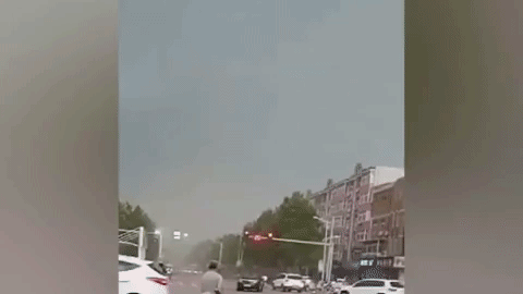 Gio manh ky luc xe toac hang loat mai nha o Trung Quoc hinh anh