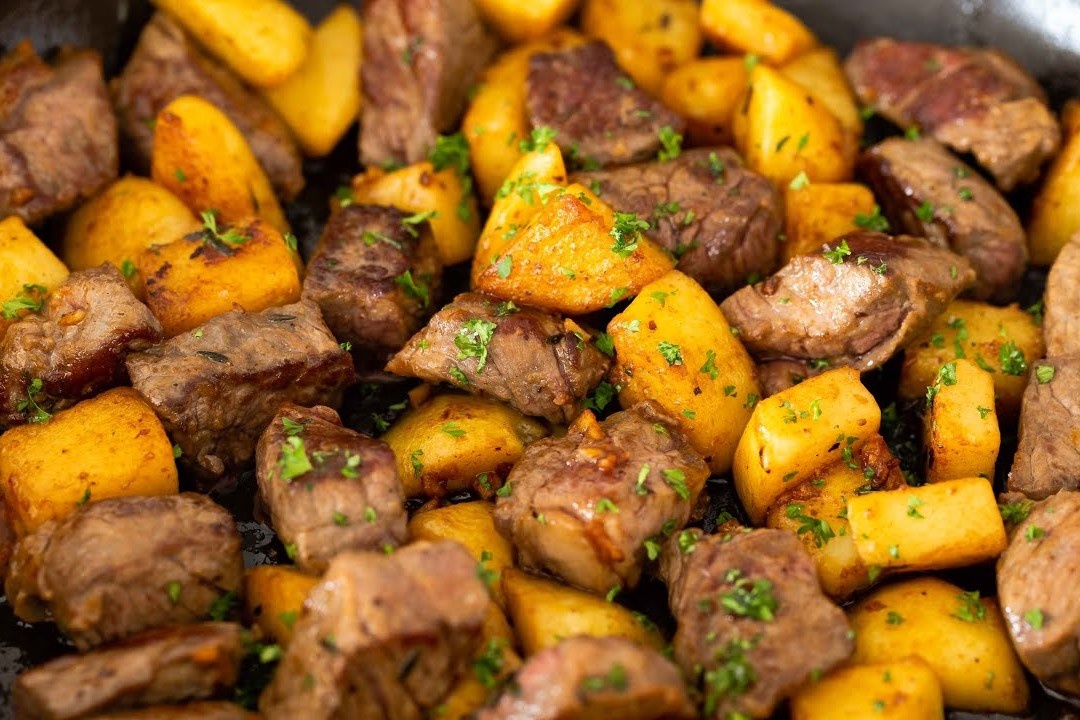 Cach lam thit bo xao khoai tay hinh anh