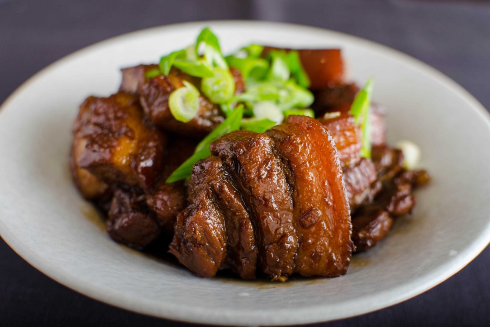 Cach kho ba chi heo ngon kieu Nhat Ban hinh anh