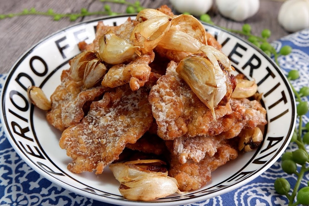 Cach lam thit heo chien toi thom nuc hinh anh