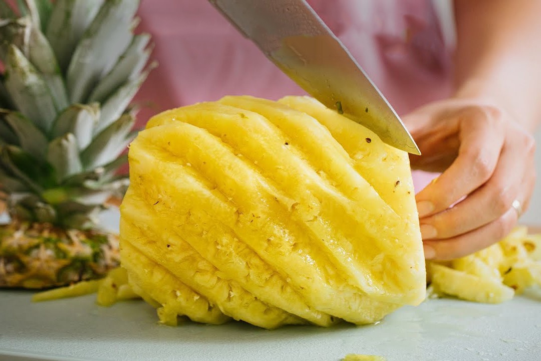 Cach bo dua hau va dua cho nguoi moi vao bep hinh anh