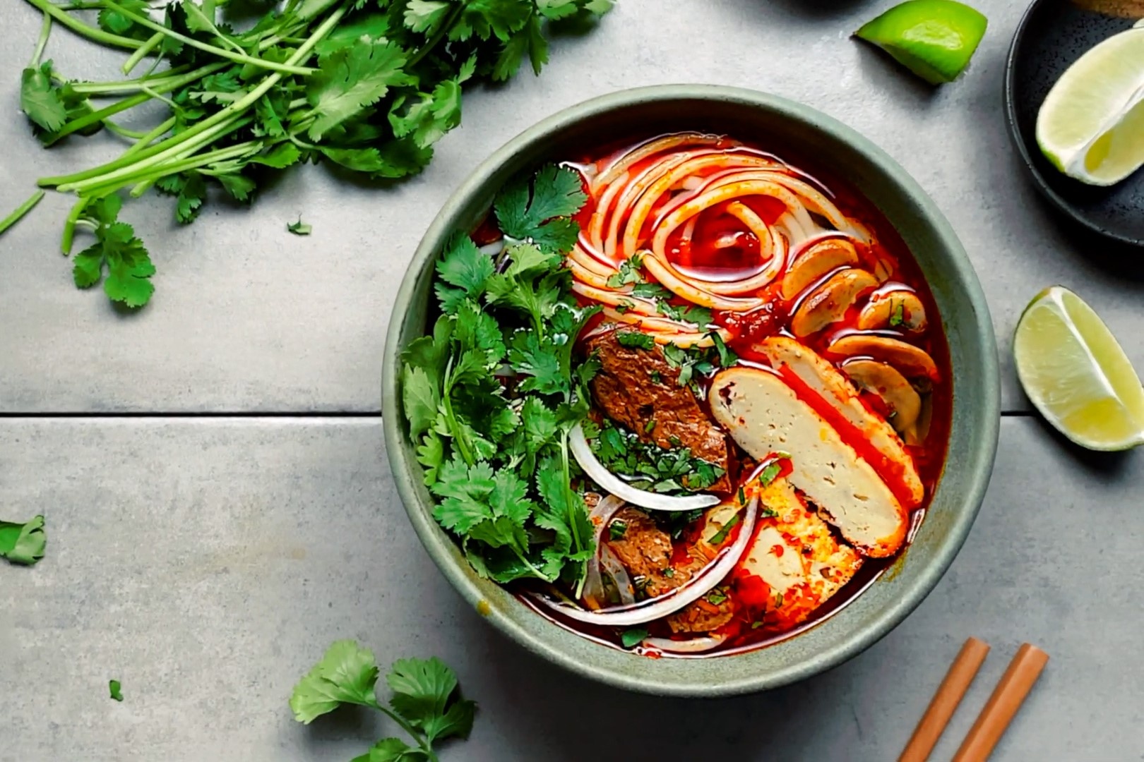 Cach nau bun bo Hue chay thom ngon hinh anh